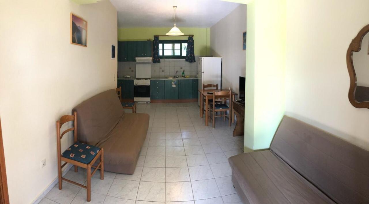 Galini Apartments ตราเปซากิ ภายนอก รูปภาพ
